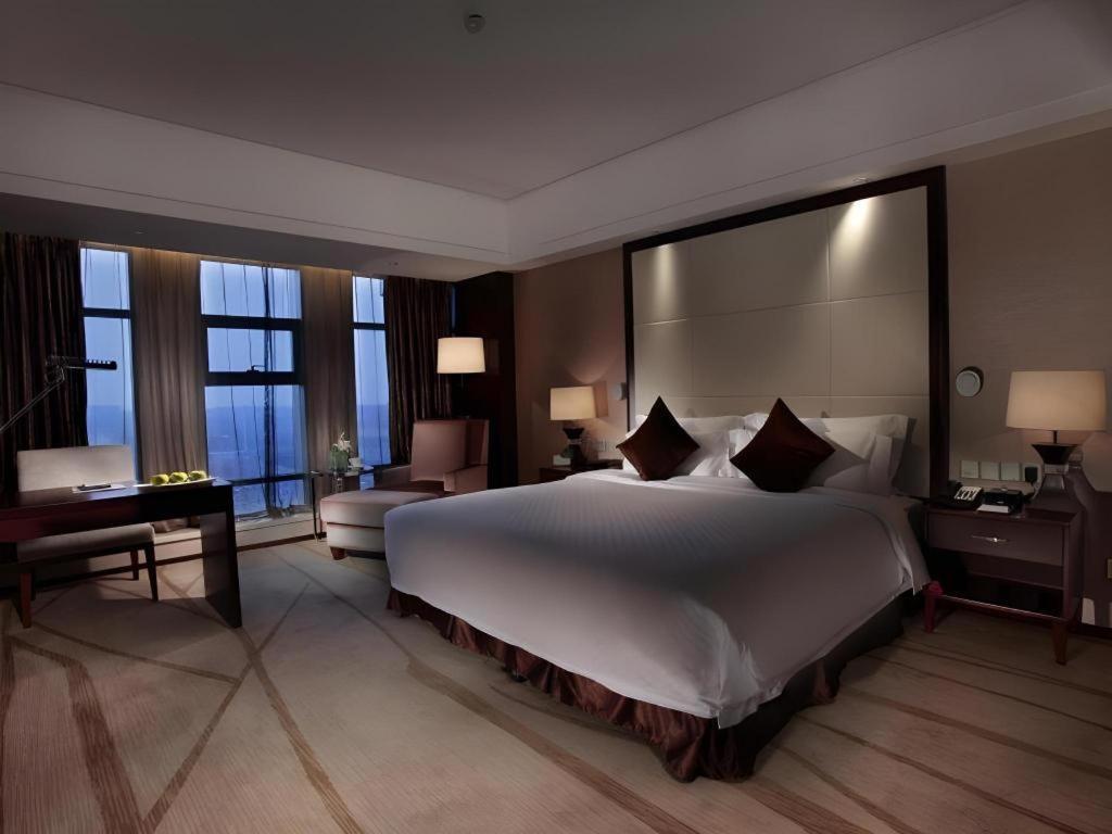 White Swan Hotel Чанша Екстериор снимка